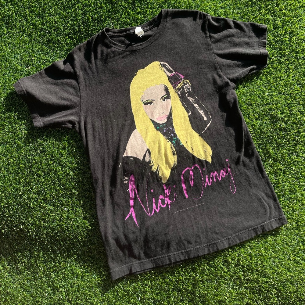 Nicki concert tee shirt